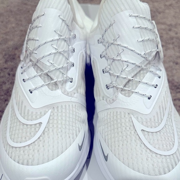 Nike Air Zoom Pegasus 39 Flyease Triple white 9.5 main image 6